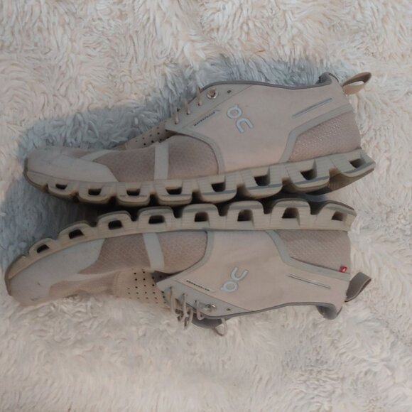 UQ On Cloud Womens Grey Swiss Engineering Running Shoe size W9.5 - Picture 3 of 7